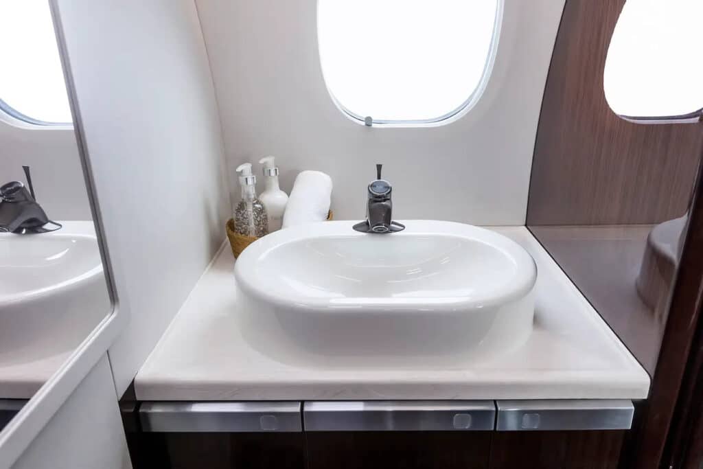 Embraer-Phenom-300E-11 Embraer Phenom 300E 11