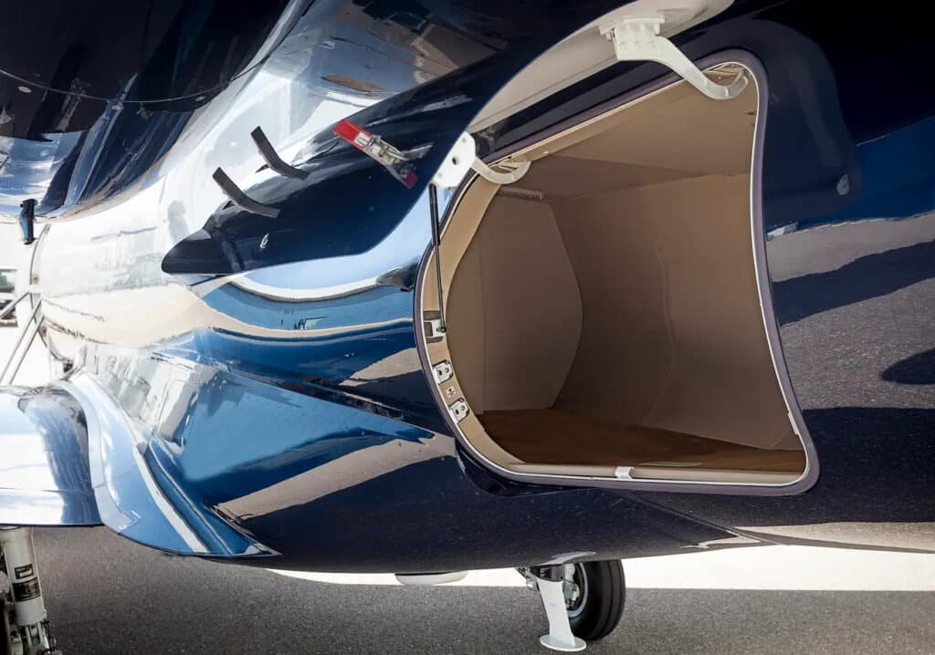 Embraer-Phenom-300E-12 Embraer Phenom 300E 12