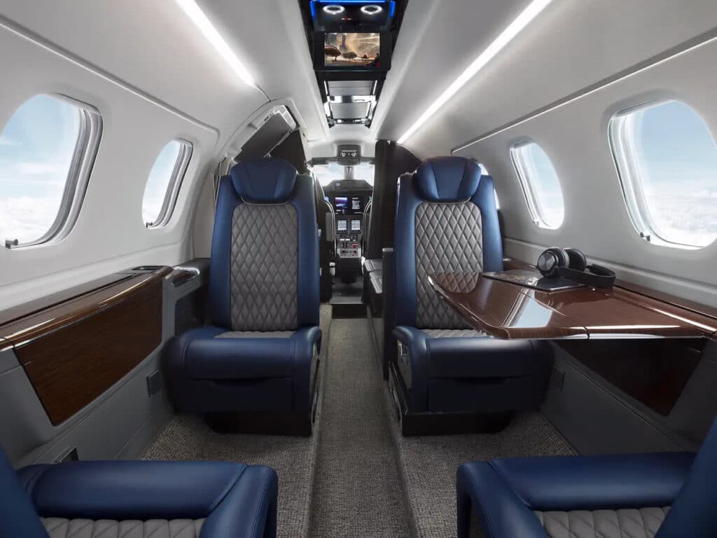 Embraer-Phenom-300E-8 Embraer Phenom 300E 8